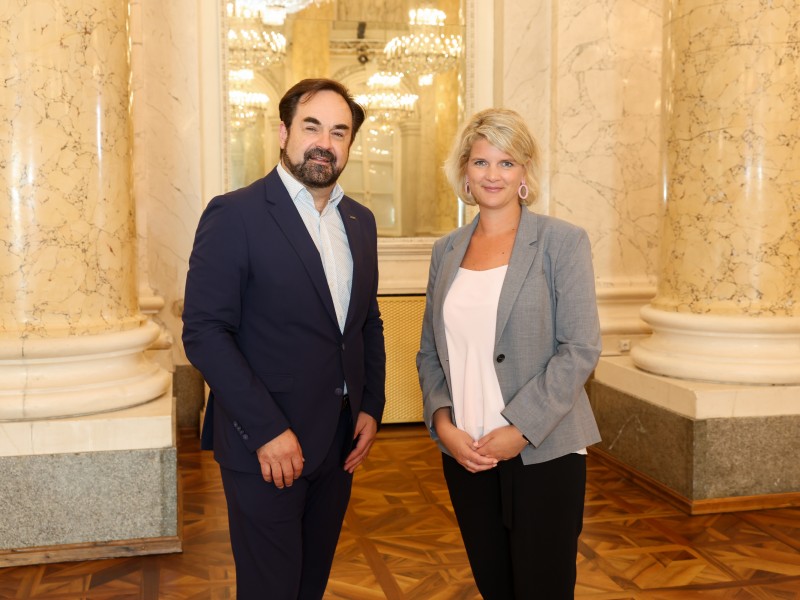 Geschäftsführer Armin Egger, MBA und Leiterin Marketing & Sales Mag.(FH) Barabara Riedl, MSc, ppa.