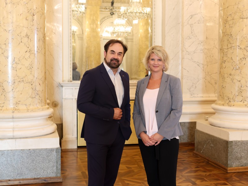 Geschäftsführer Armin Egger, MBA und Leiterin Marketing & Sales Mag.(FH) Barabara Riedl, MSc, ppa.